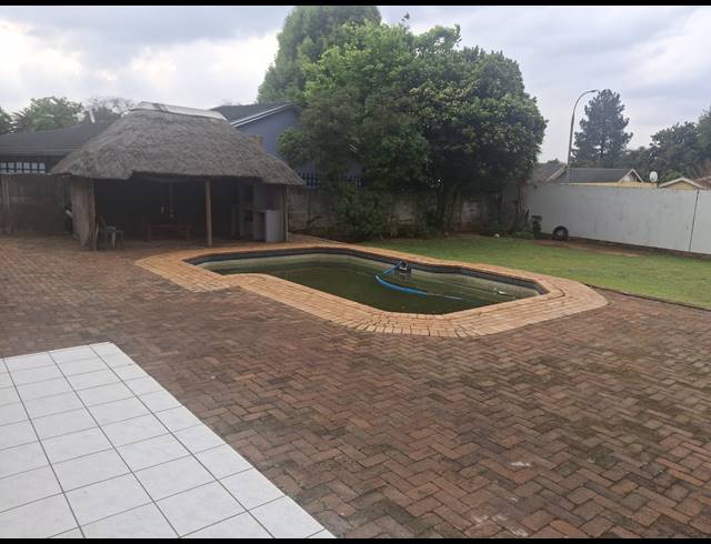 4 BEDROOM FREEHOLD FOR SALE IN BIRCH ACRES